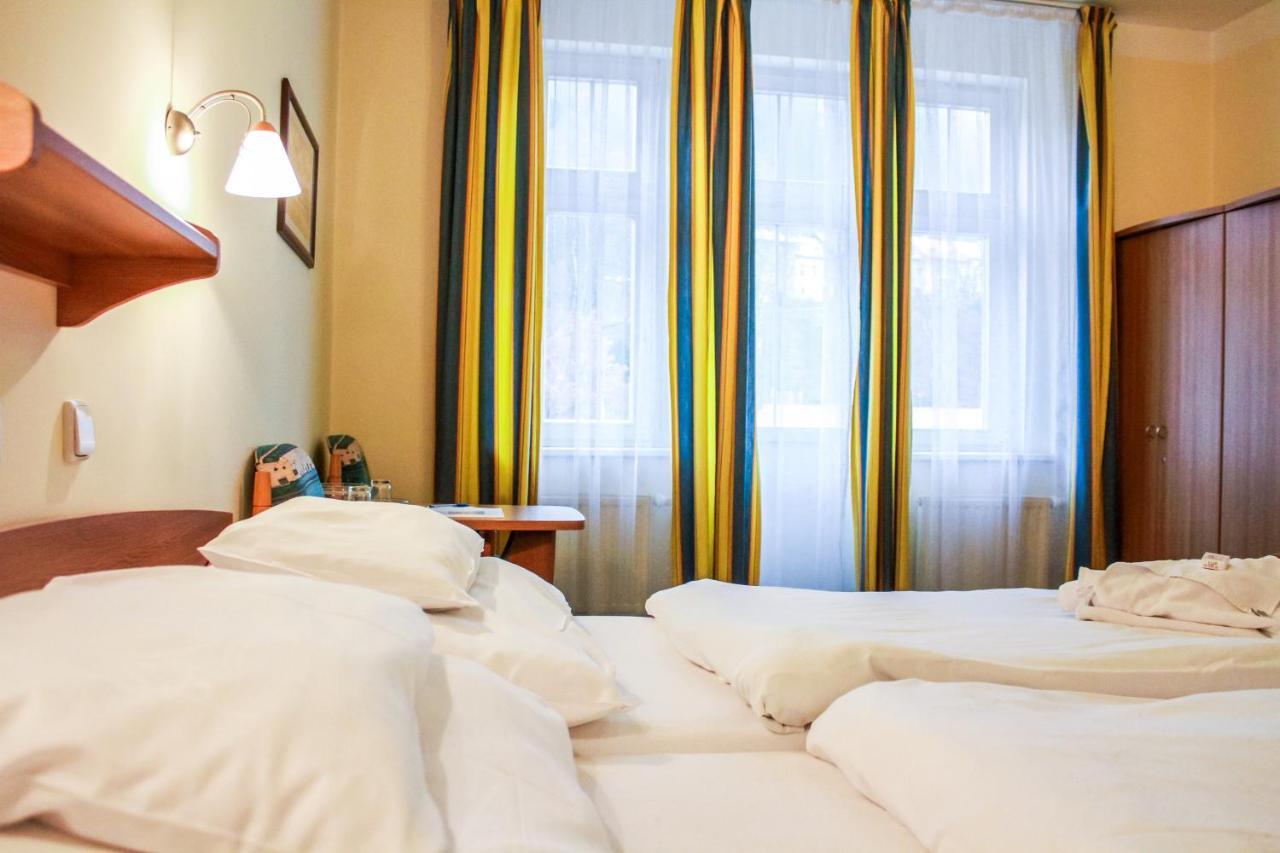 Hotel Astoria ยาคีมอฟ ภายนอก รูปภาพ