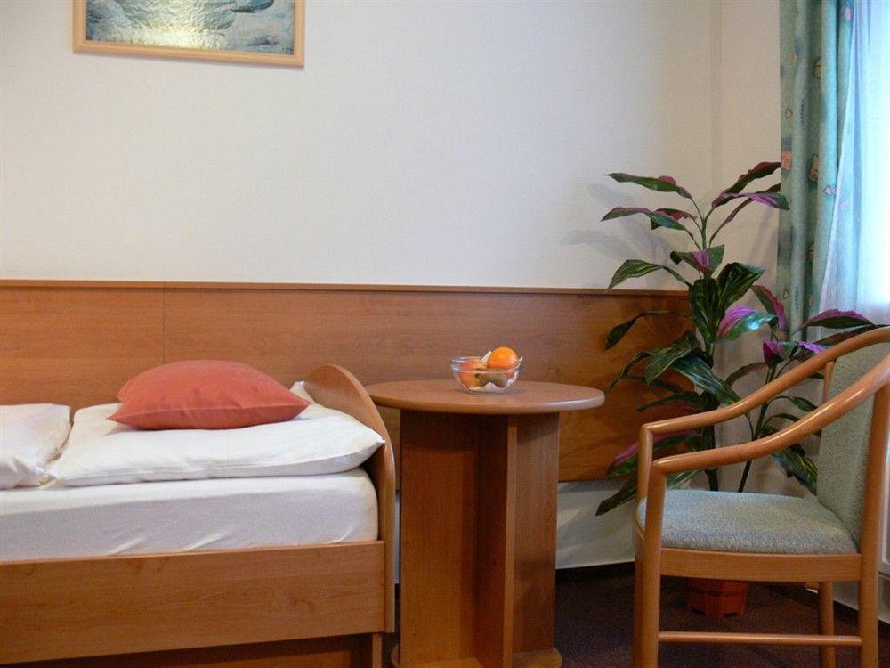 Hotel Astoria ยาคีมอฟ ภายนอก รูปภาพ