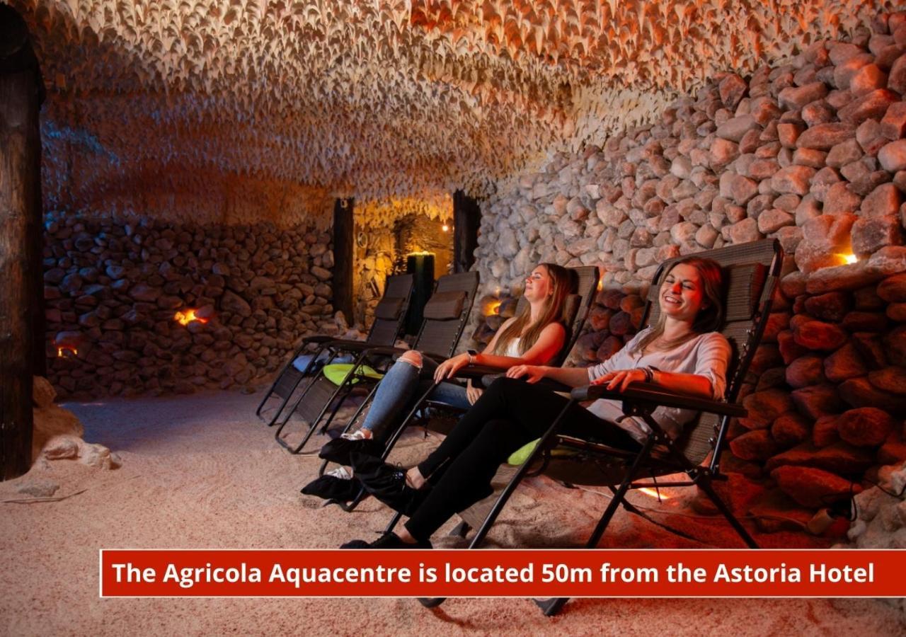 Hotel Astoria ยาคีมอฟ ภายนอก รูปภาพ