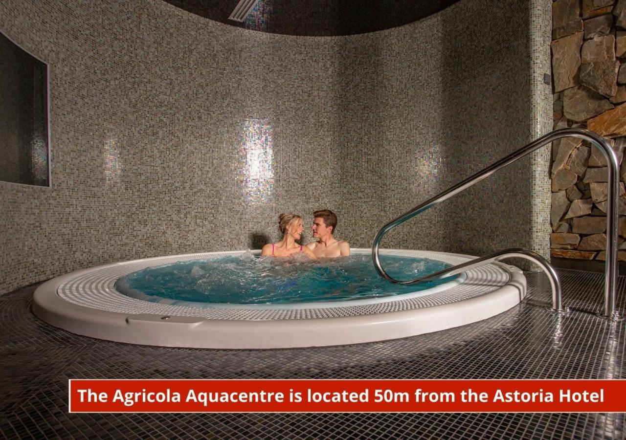 Hotel Astoria ยาคีมอฟ ภายนอก รูปภาพ